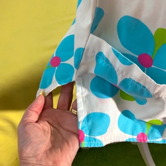 White Cross bright floral uniform top - Picture 3 of 7